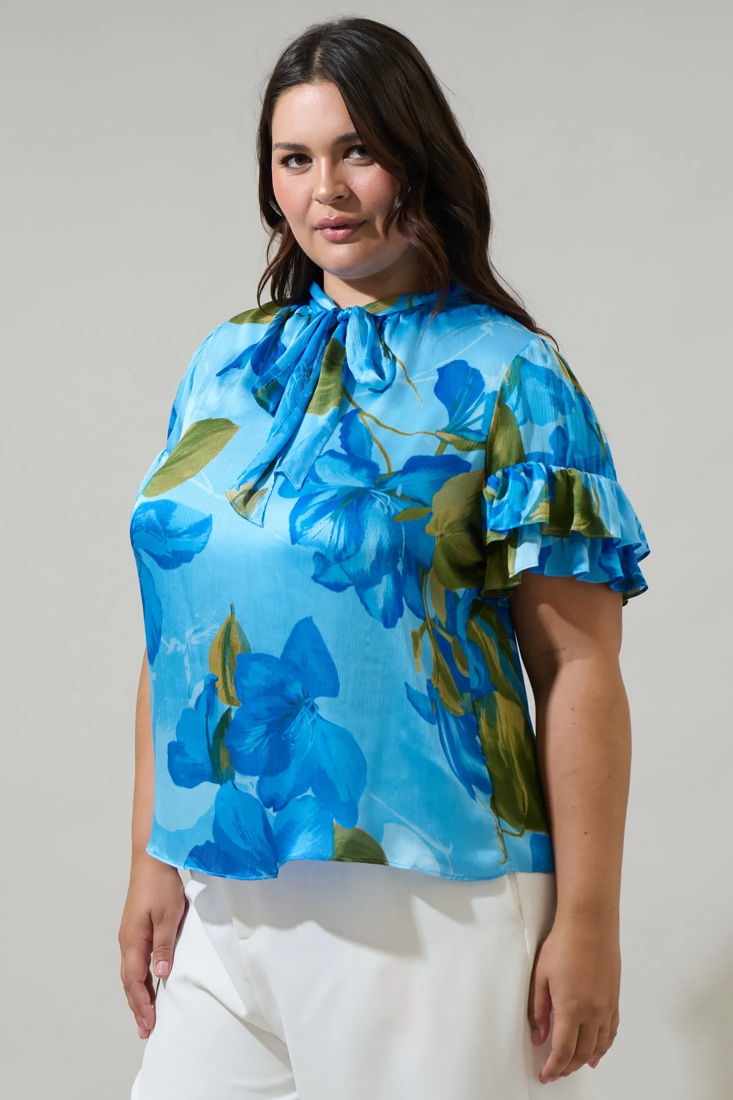 Neiva Floral Tie Neck Bianca Blouse Curve