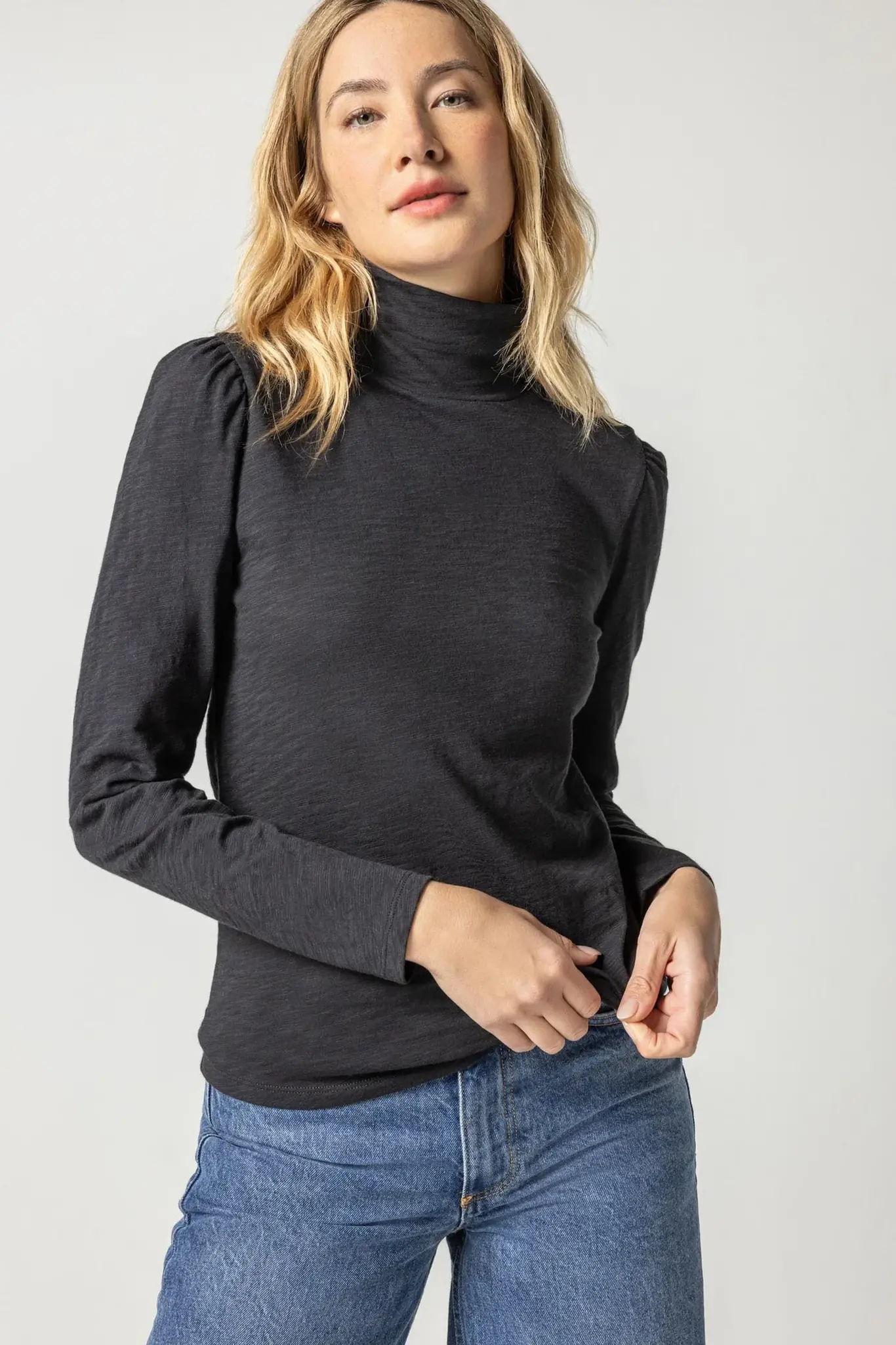 PUFF SLEEVE TURTLENECK